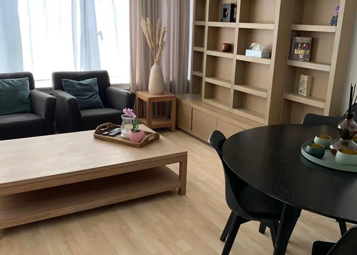 Une Belle Etage A Stockel With Charming Patio